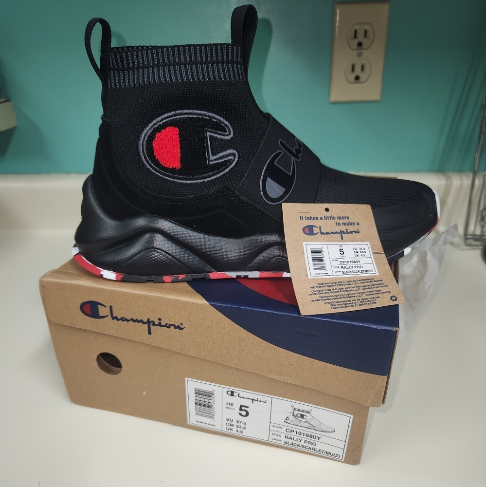 Champion RALLY PRO Boys Size 5 – Black/Scarlet/Multi (CP101680Y)